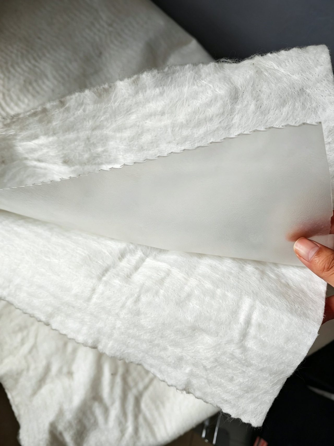 长丝两布一膜复合土工膜